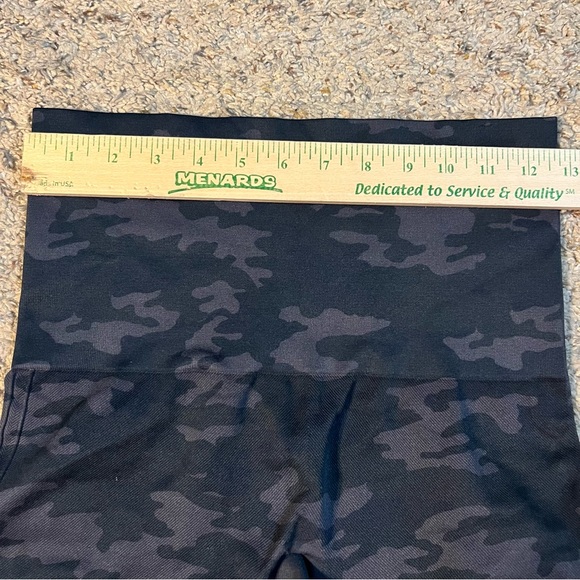 Spanx Camo Black/Gray Leggings Size XL - Picture 4 of 5